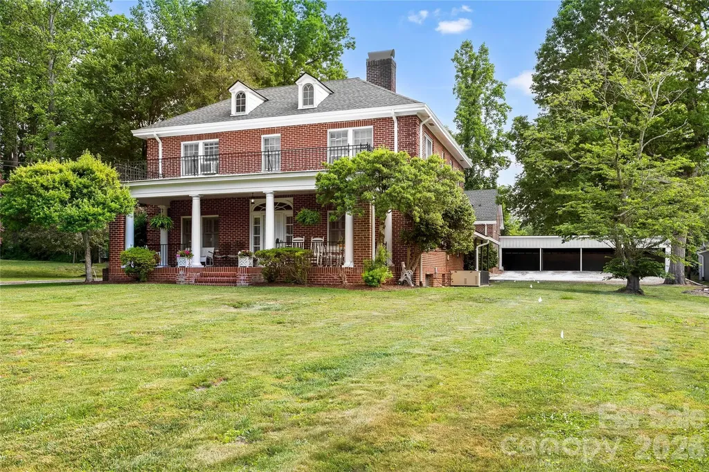 1518 Greenville Highway Hendersonville NC 28792