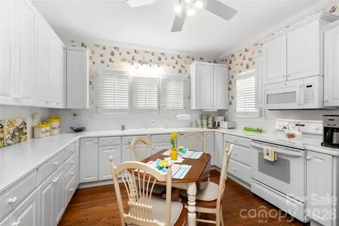 1518 Greenville Highway Hendersonville NC 28792