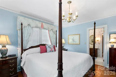 1518 Greenville Highway Hendersonville NC 28792
