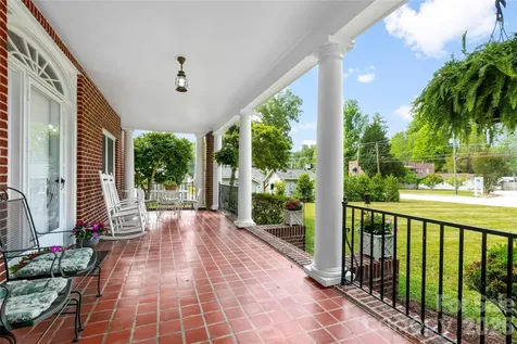 1518 Greenville Highway Hendersonville NC 28792