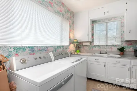 1518 Greenville Highway Hendersonville NC 28792