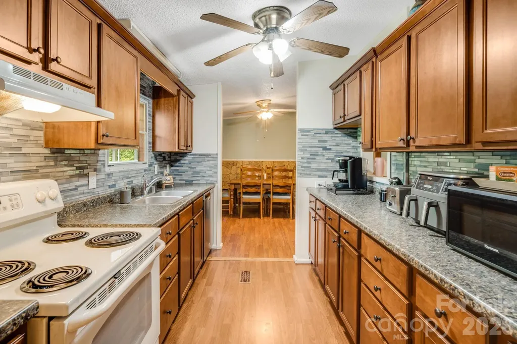 234 White Clover Lane Weaverville NC 28787