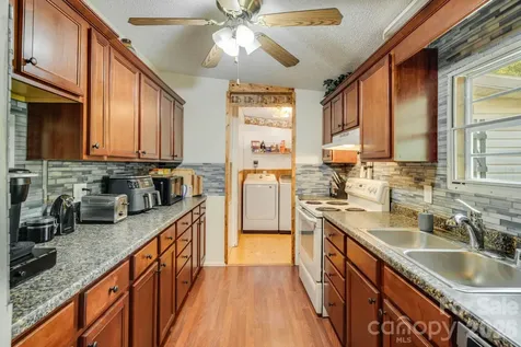 234 White Clover Lane Weaverville NC 28787