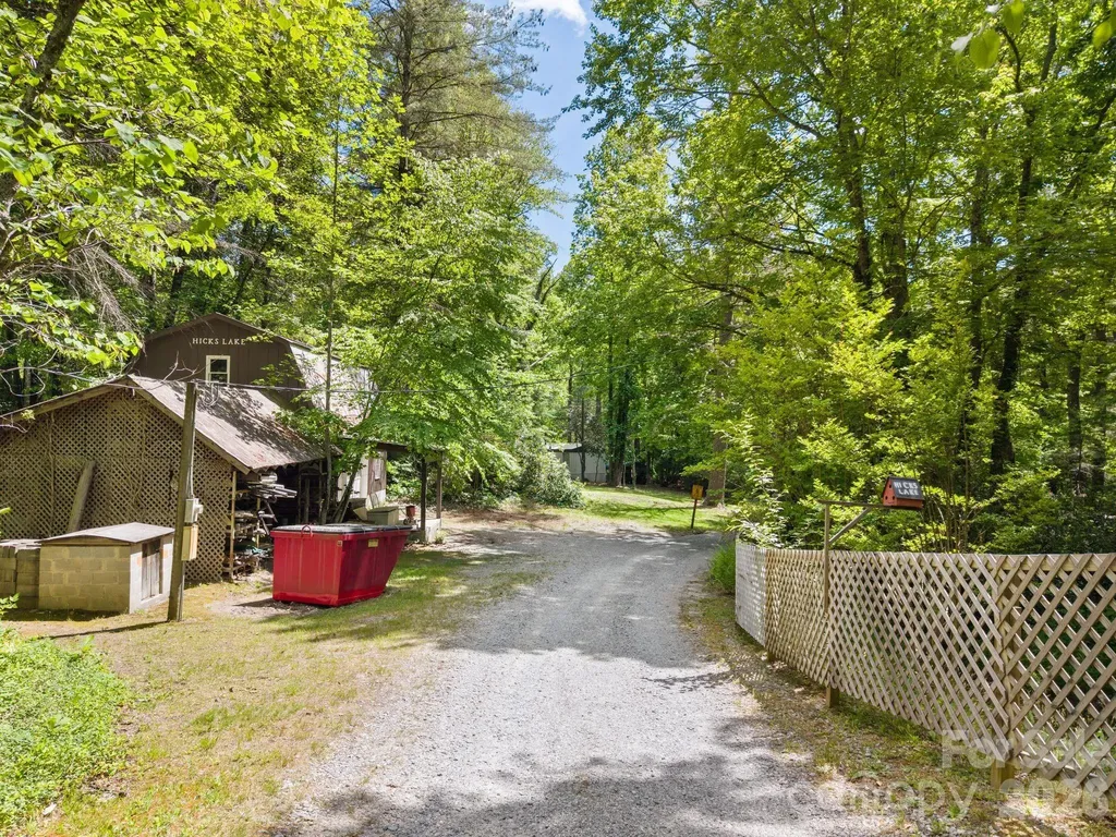 37 Hicks Lake Drive Hendersonville NC 28739