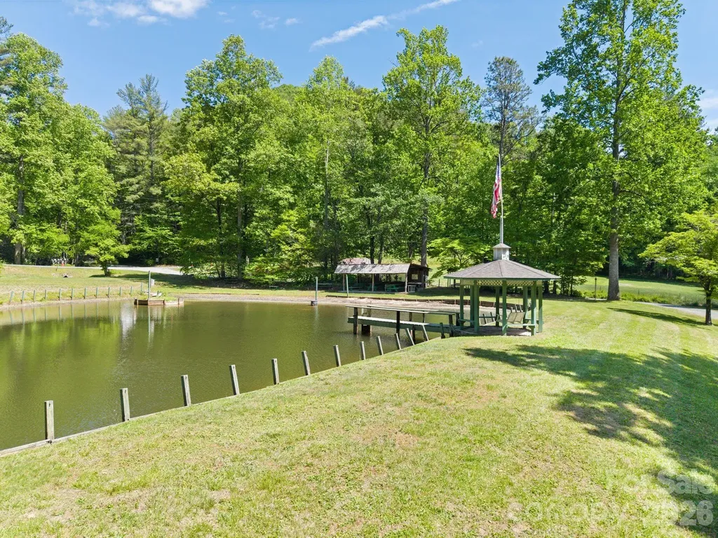 37 Hicks Lake Drive Hendersonville NC 28739