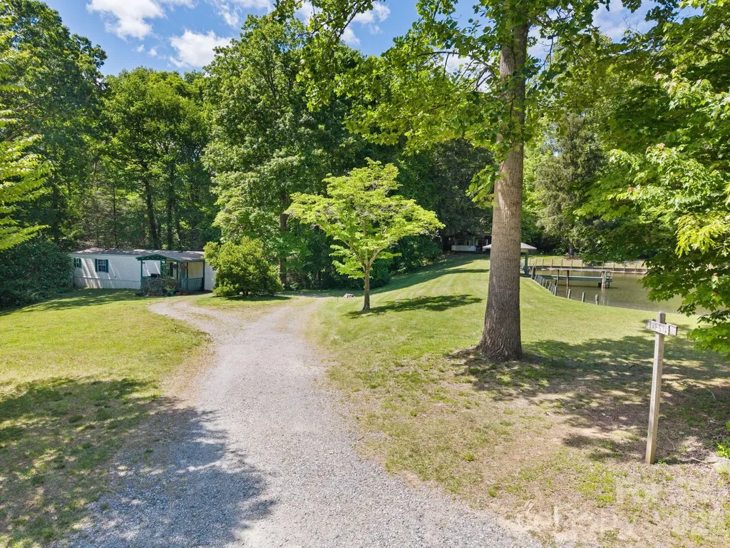 37 Hicks Lake Drive Hendersonville NC 28739