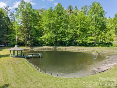37 Hicks Lake Drive Hendersonville NC 28739