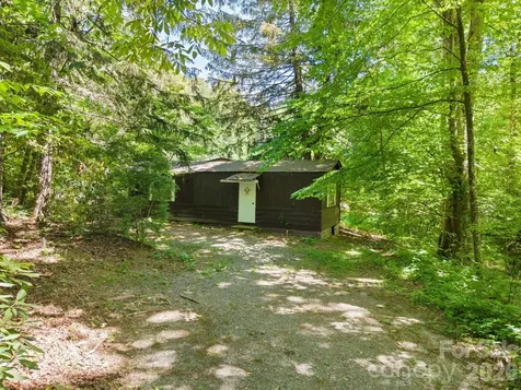 37 Hicks Lake Drive Hendersonville NC 28739