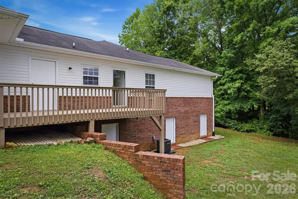 2523 26th Avenue NE Hickory NC 28601