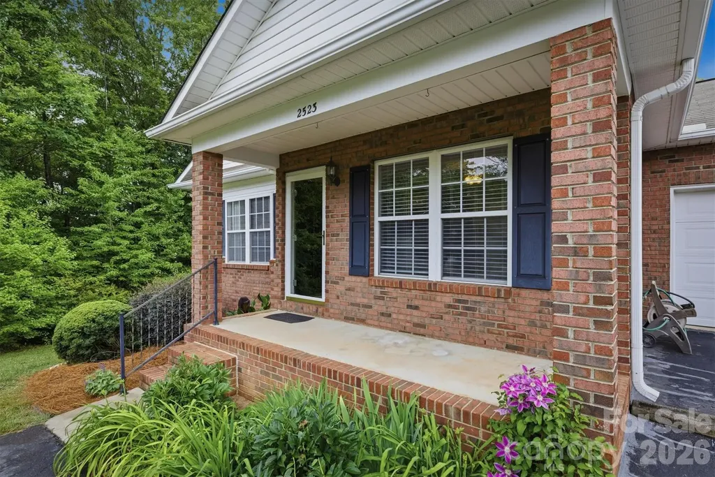 2523 26th Avenue NE Hickory NC 28601