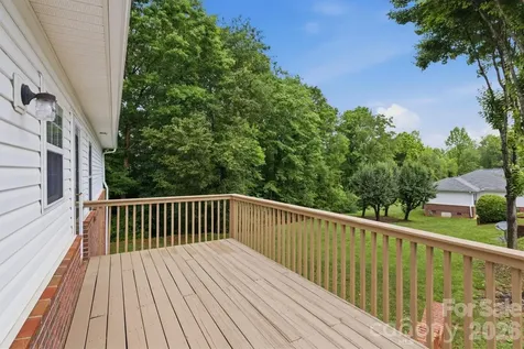 2523 26th Avenue NE Hickory NC 28601