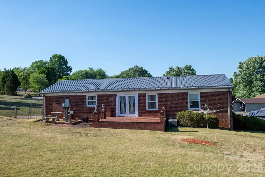 2104 Lamesa Court Lenoir NC 28645