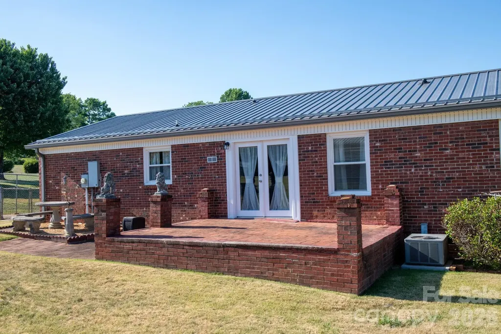2104 Lamesa Court Lenoir NC 28645