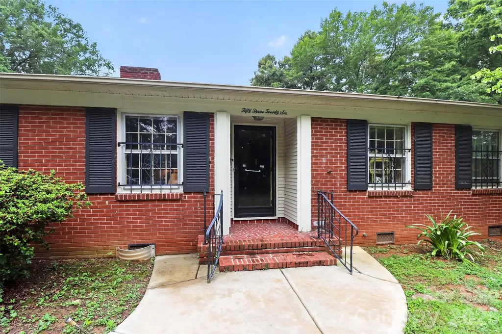 5326 Robinhood Road Charlotte NC 28211