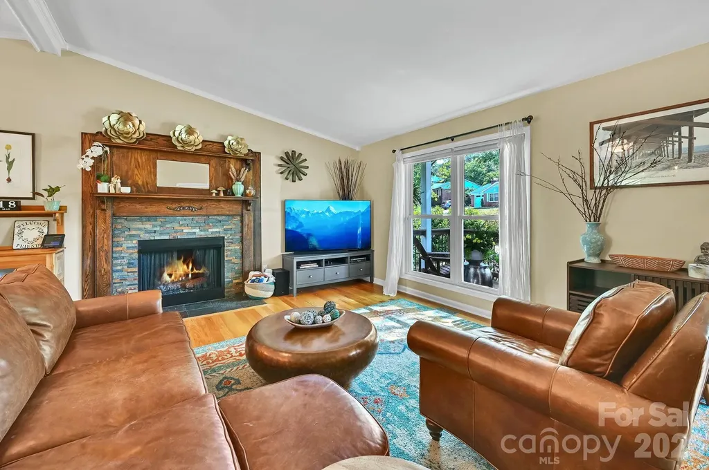 34 Knoll Ridge Drive Asheville NC 28804