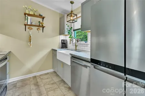 34 Knoll Ridge Drive Asheville NC 28804