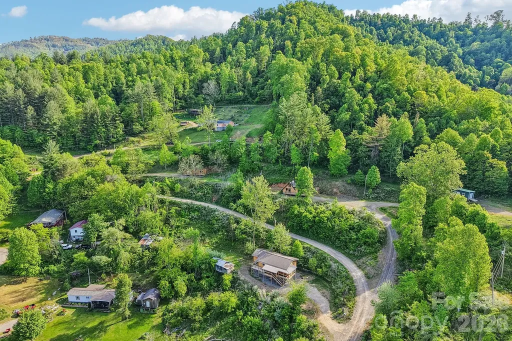 137 Red Maple Lane Burnsville NC 28714