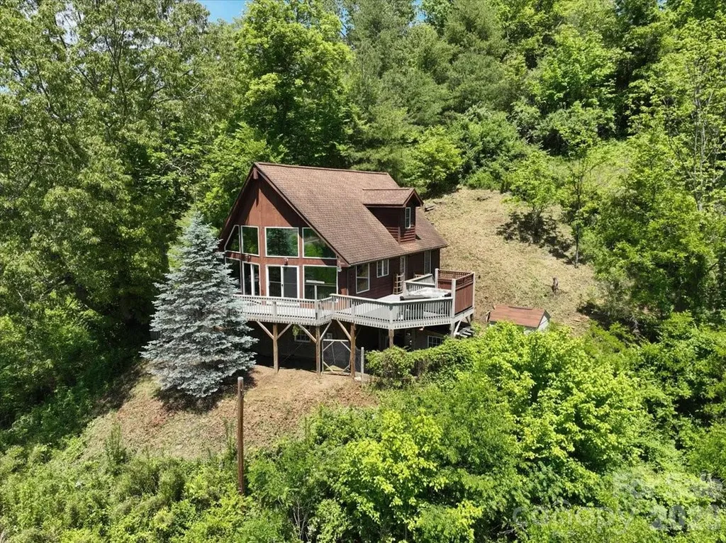 7714 State Highway 197 Highway N Green Mountain NC 28740