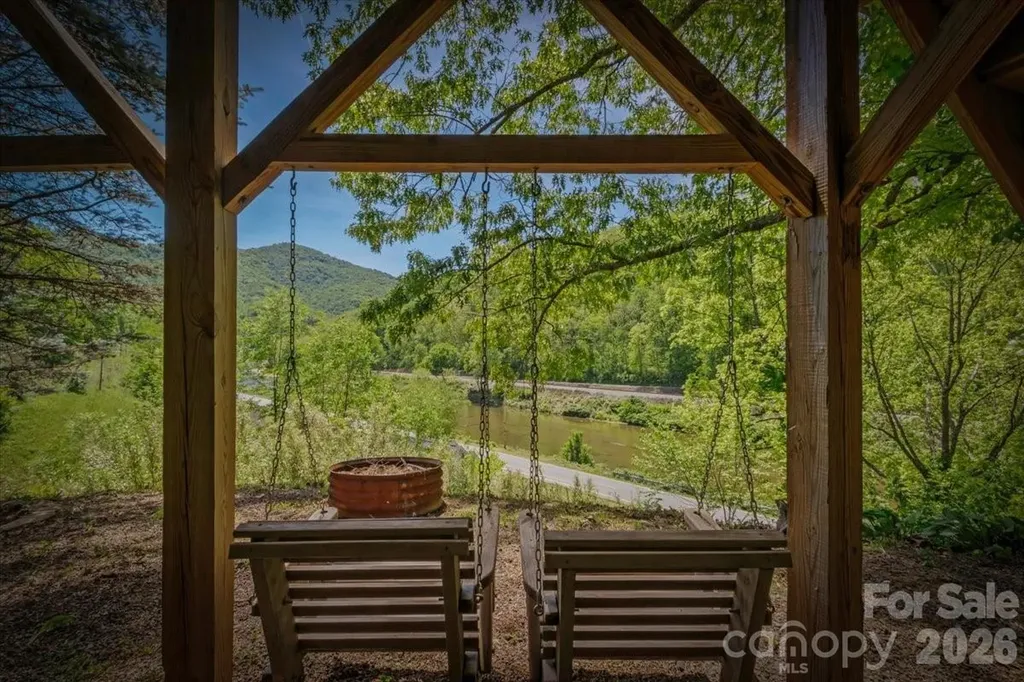 7714 State Highway 197 Highway N Green Mountain NC 28740
