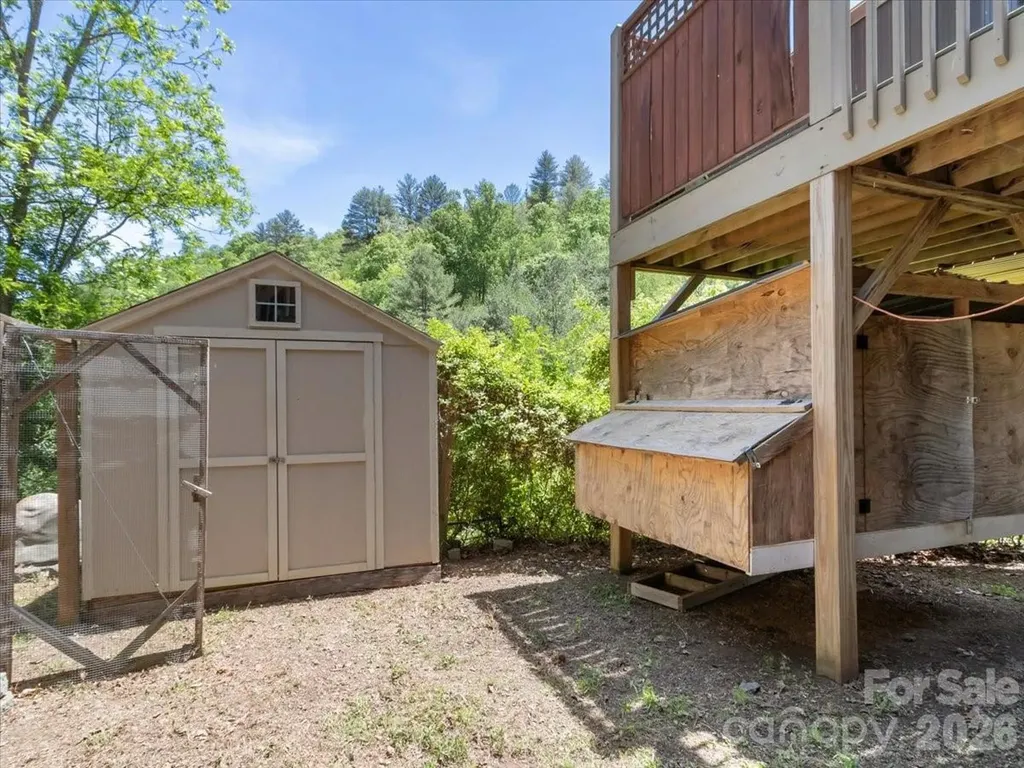 7714 State Highway 197 Highway N Green Mountain NC 28740