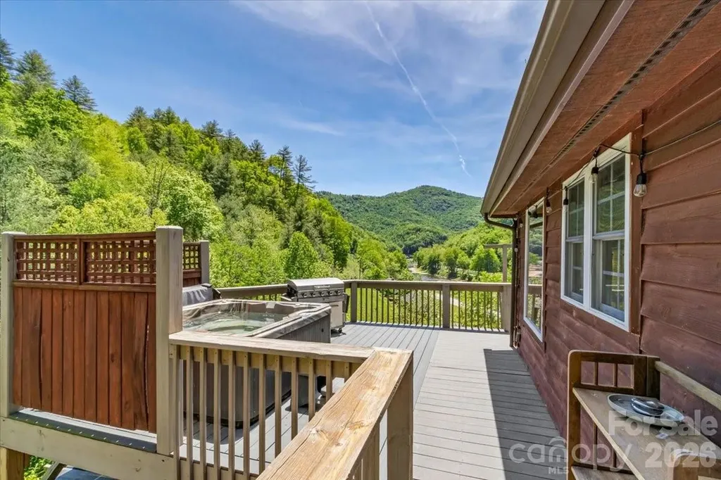 7714 State Highway 197 Highway N Green Mountain NC 28740