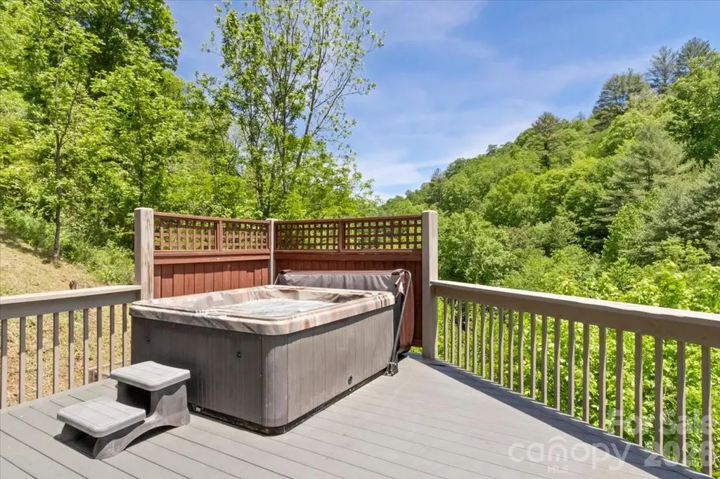 7714 State Highway 197 Highway N Green Mountain NC 28740