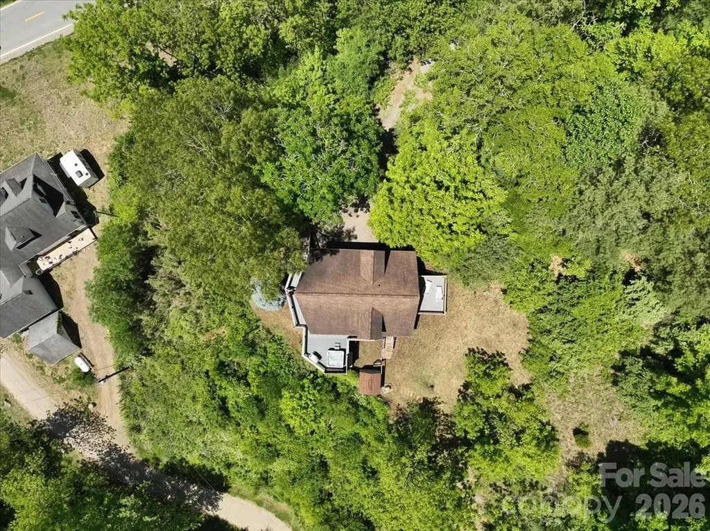 7714 State Highway 197 Highway N Green Mountain NC 28740