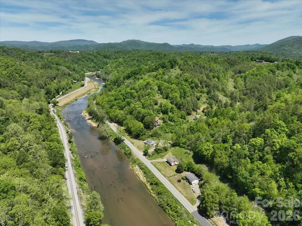 7714 State Highway 197 Highway N Green Mountain NC 28740