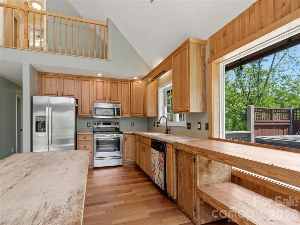7714 State Highway 197 Highway N Green Mountain NC 28740