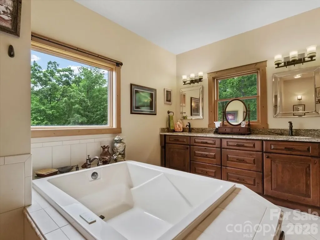 750 Barebridge Drive Burnsville NC 28714
