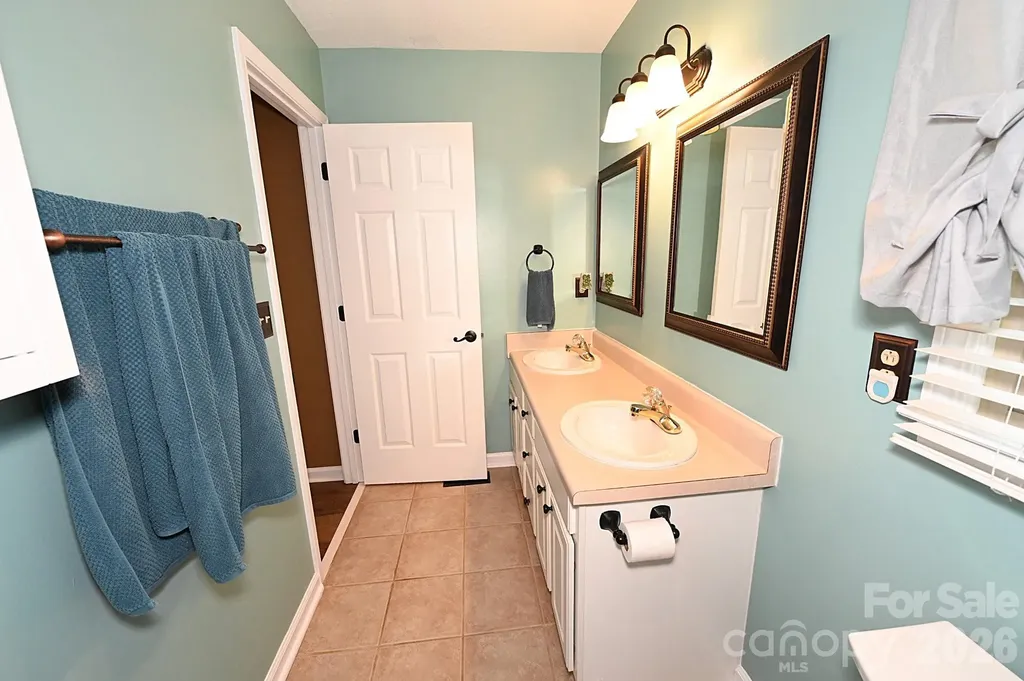 5438 Winding Oak Drive Hickory NC 28602