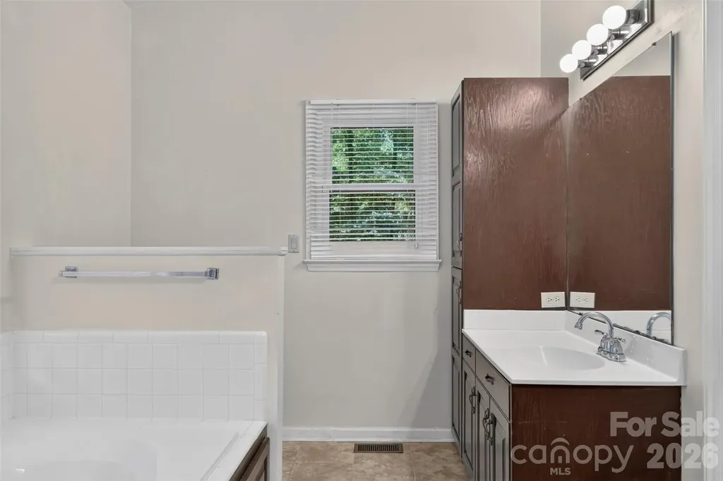 5706 Maylandia Road Charlotte NC 28269