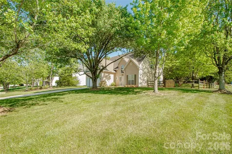 1621 Mountain Ashe Court Matthews NC 28105