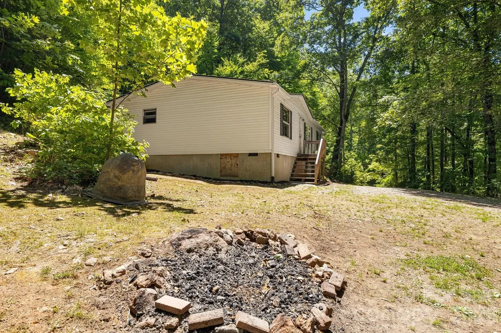 94 Long Ridge Road Candler NC 28715