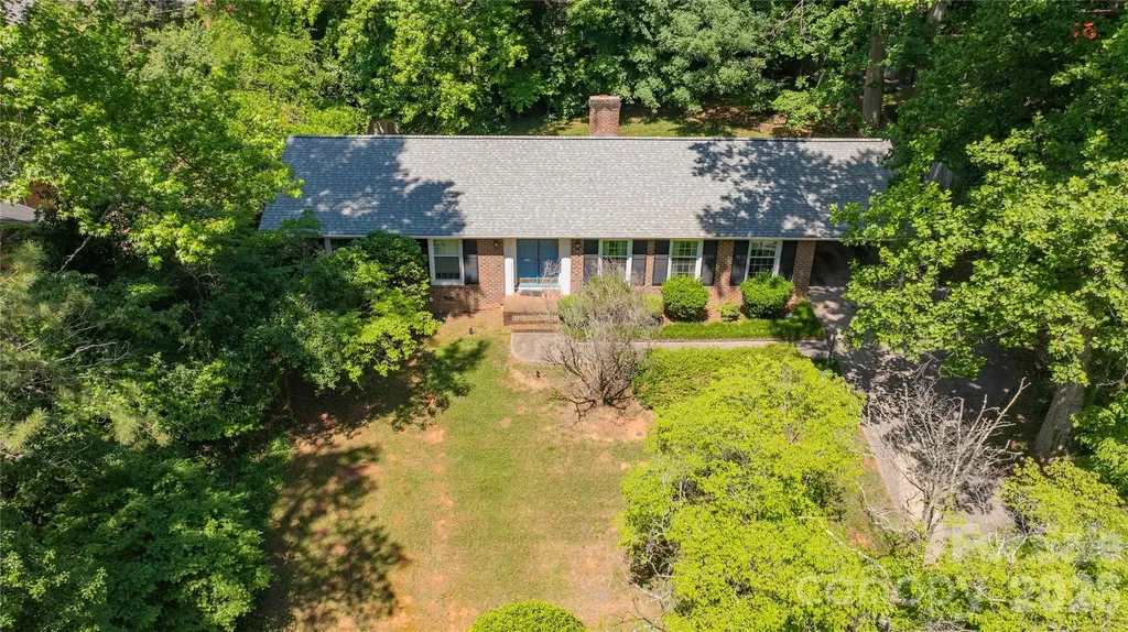 13 Mayflower Lane Lexington NC 27295