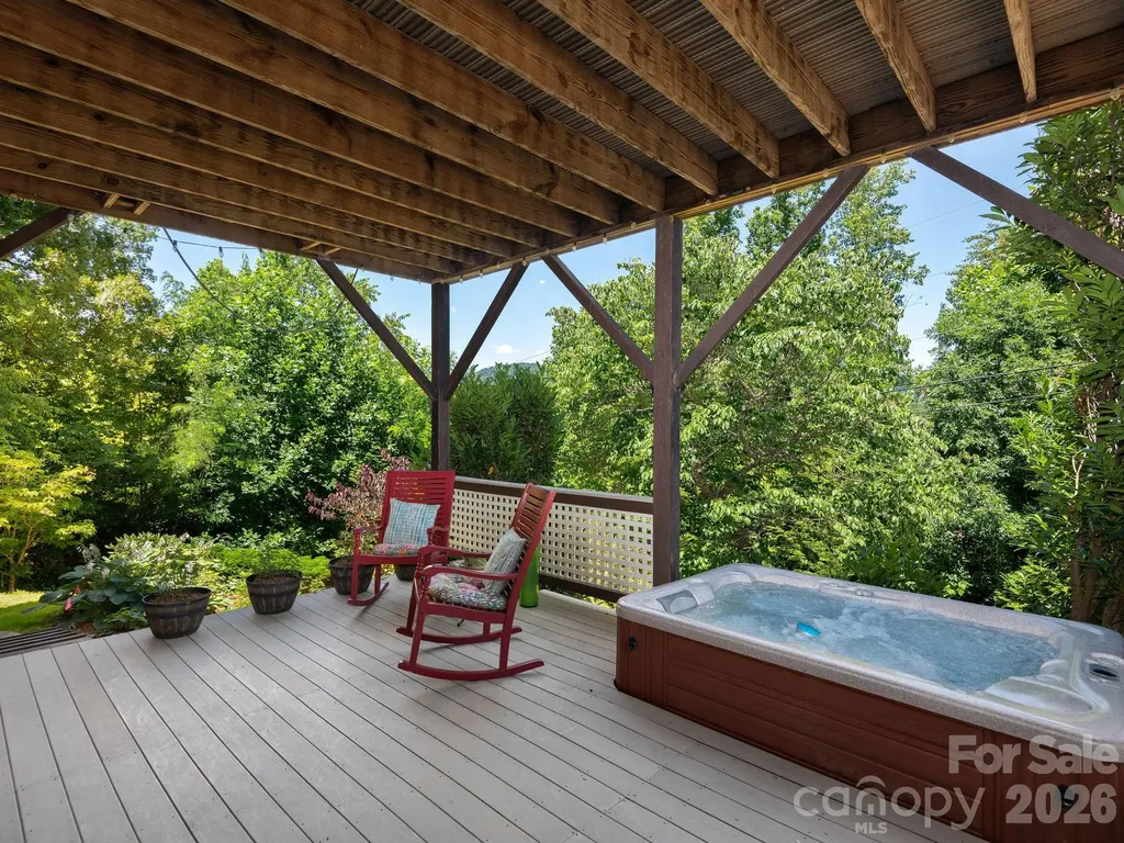 105 Upper Grove Lane Weaverville NC 28787