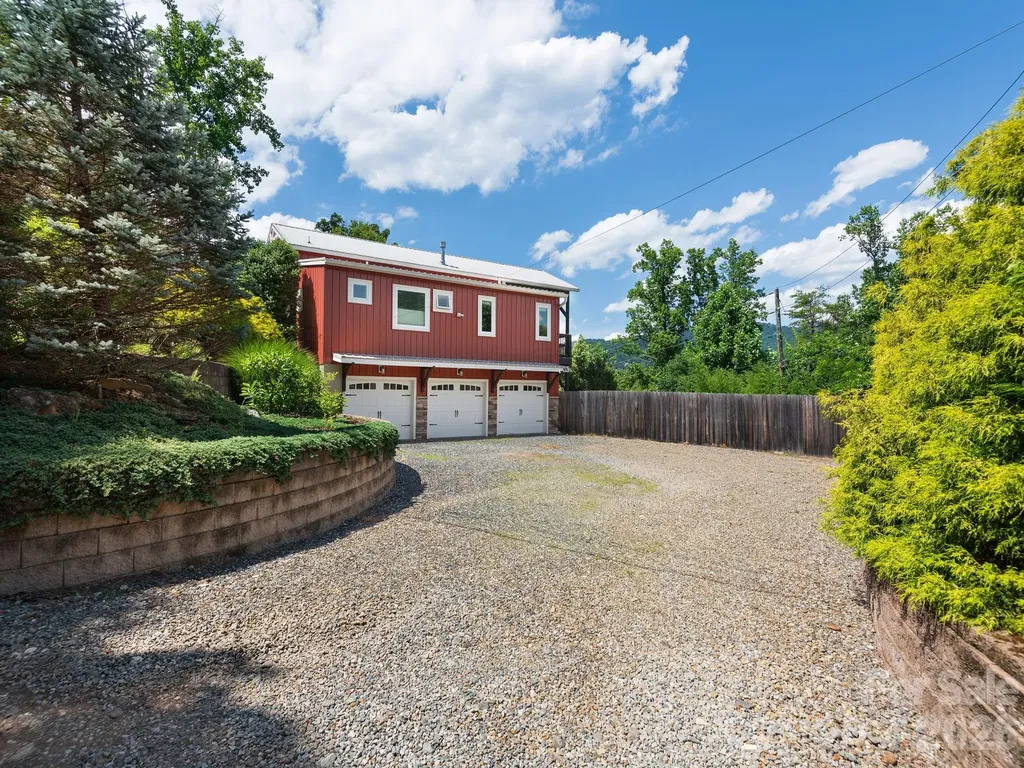 105 Upper Grove Lane Weaverville NC 28787
