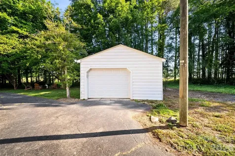 19341 S Nc Highway 109 Highway Denton NC 27239