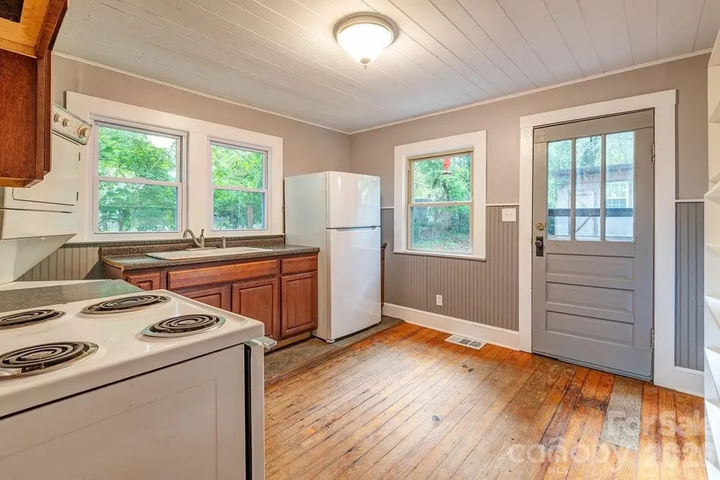 1 Narbeth Road Asheville NC 28806