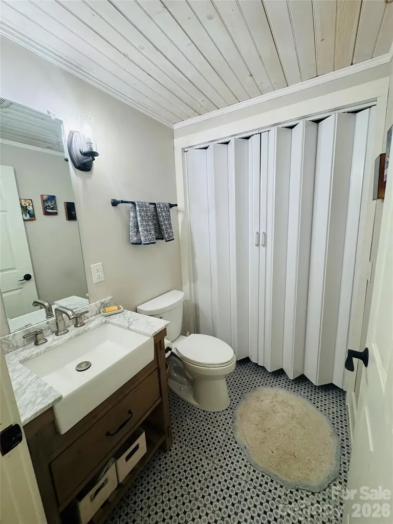635/634 Little Horse Creek Newland NC 28657
