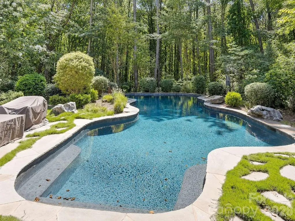 9208 Flying Eagle Lane Charlotte NC 28278