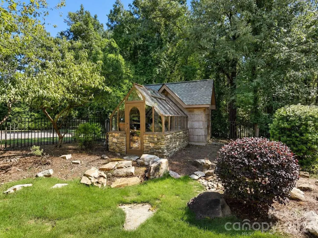 9208 Flying Eagle Lane Charlotte NC 28278