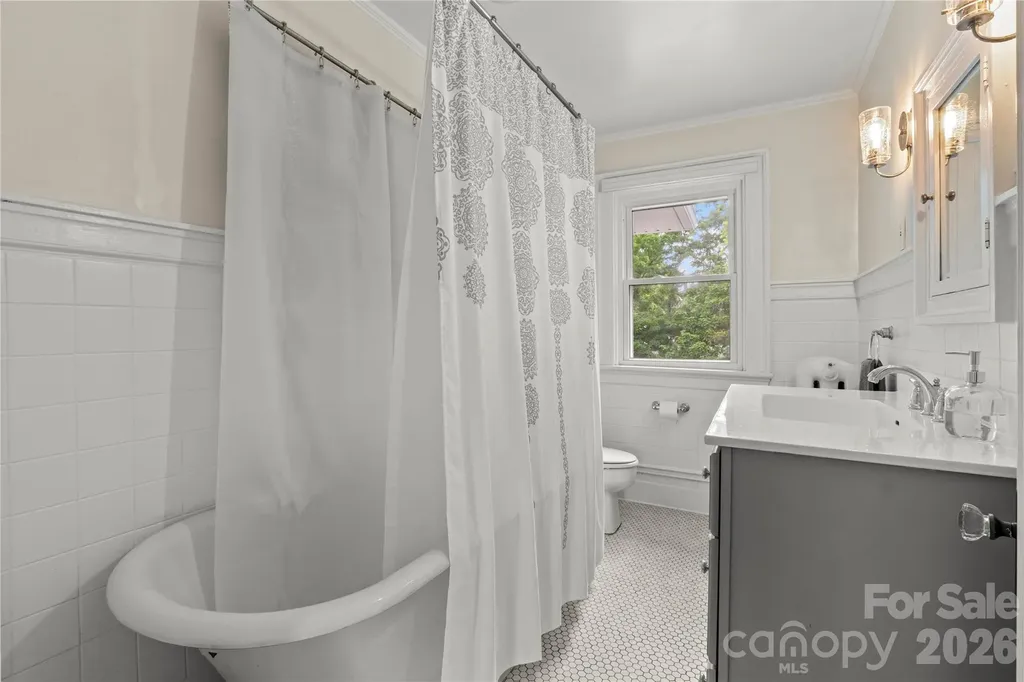 60 Austin Avenue Asheville NC 28801