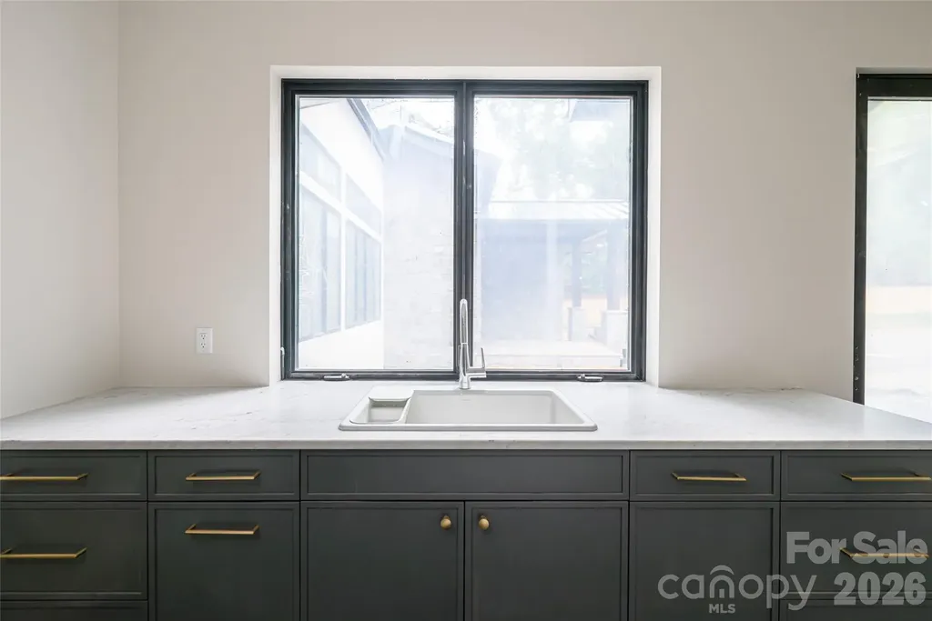 33 Busbee Road Asheville NC 28803