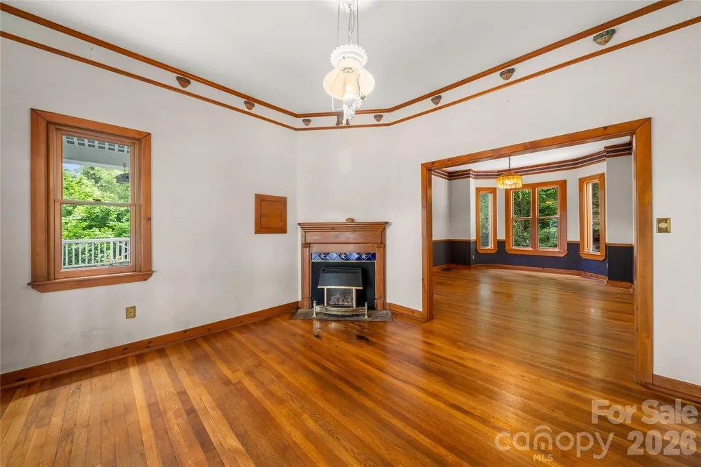 32 Delano Road Asheville NC 28805