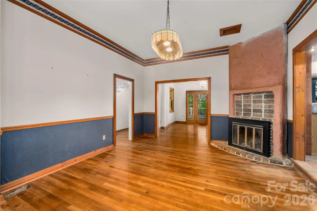 32 Delano Road Asheville NC 28805
