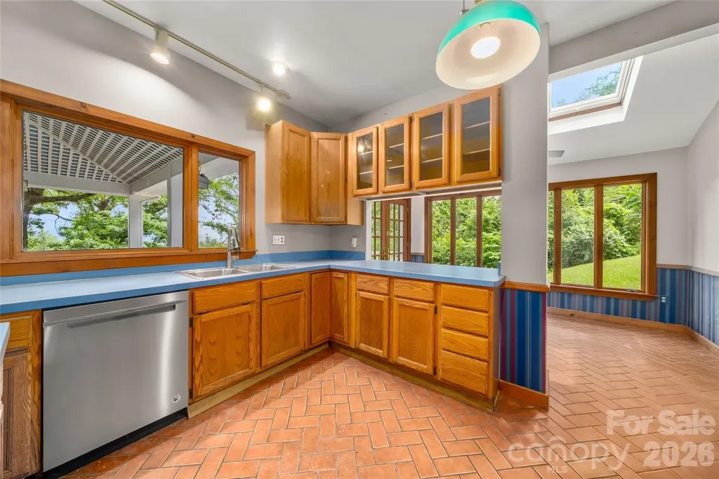 32 Delano Road Asheville NC 28805