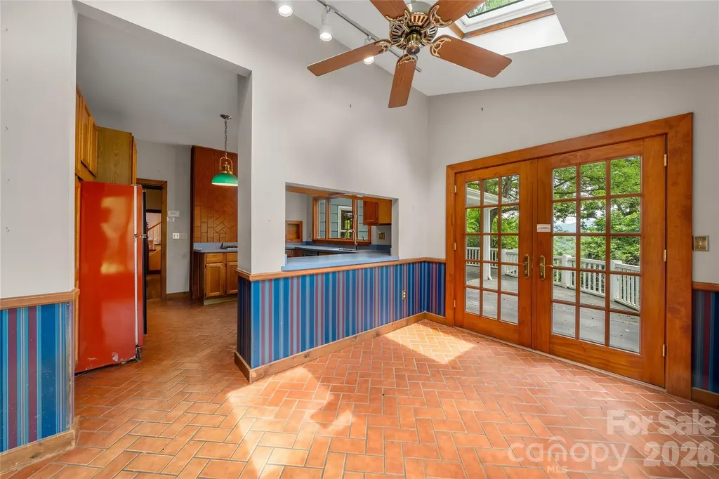 32 Delano Road Asheville NC 28805