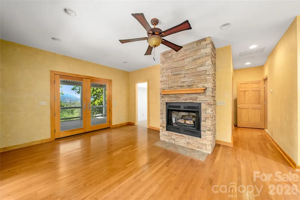 32 Delano Road Asheville NC 28805