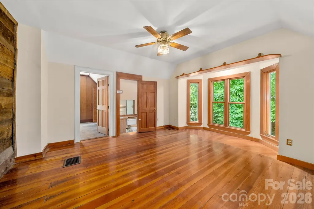 32 Delano Road Asheville NC 28805
